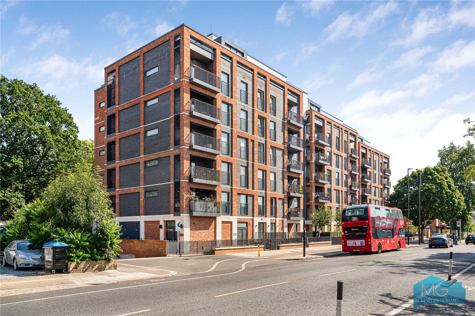3 bedroom Apartment for sale - Martyn Gerrard