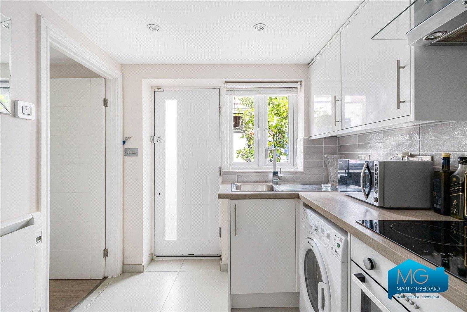 5 bedroom End of Terrace House to rent - Martyn Gerrard