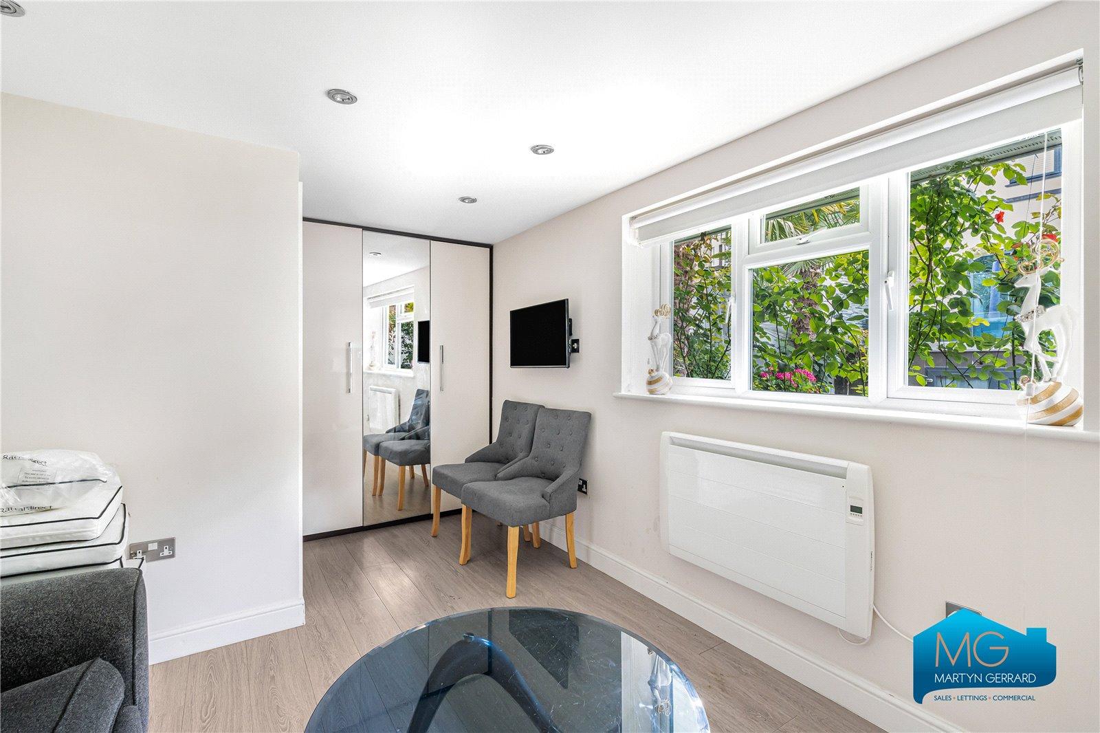 5 bedroom End of Terrace House to rent - Martyn Gerrard