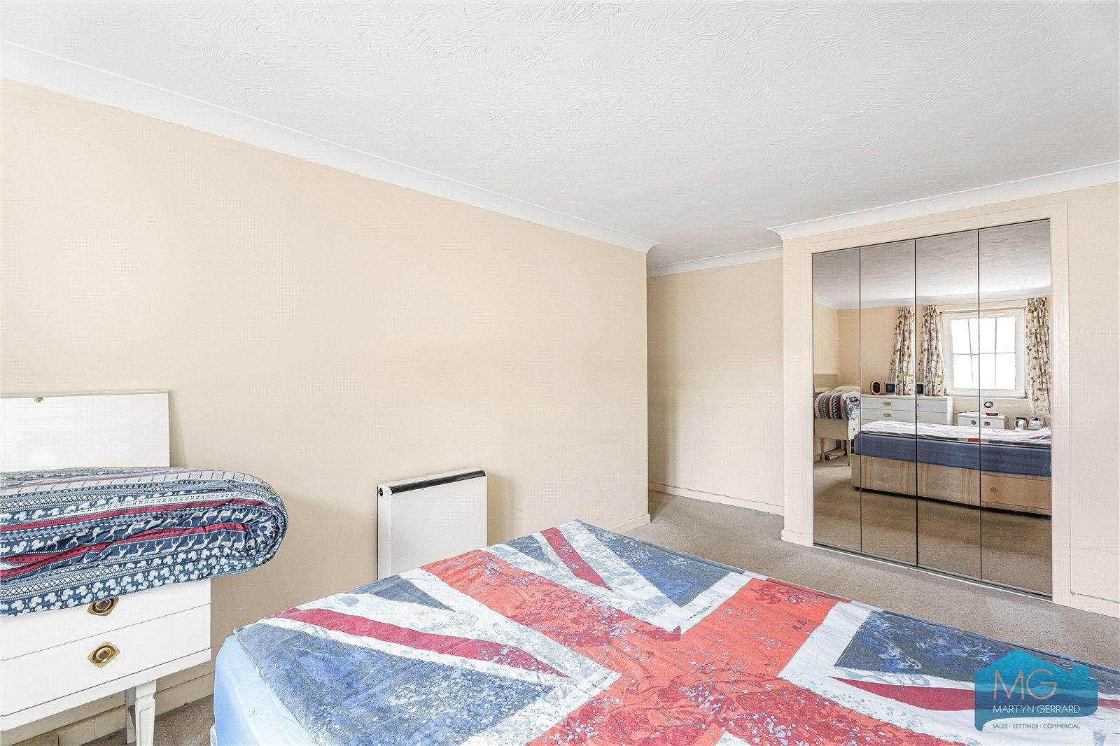 2 bedroom Apartment for sale - Martyn Gerrard