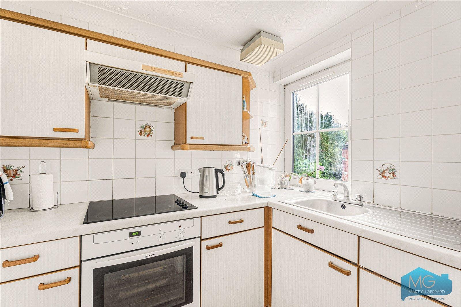 2 bedroom Apartment for sale - Martyn Gerrard