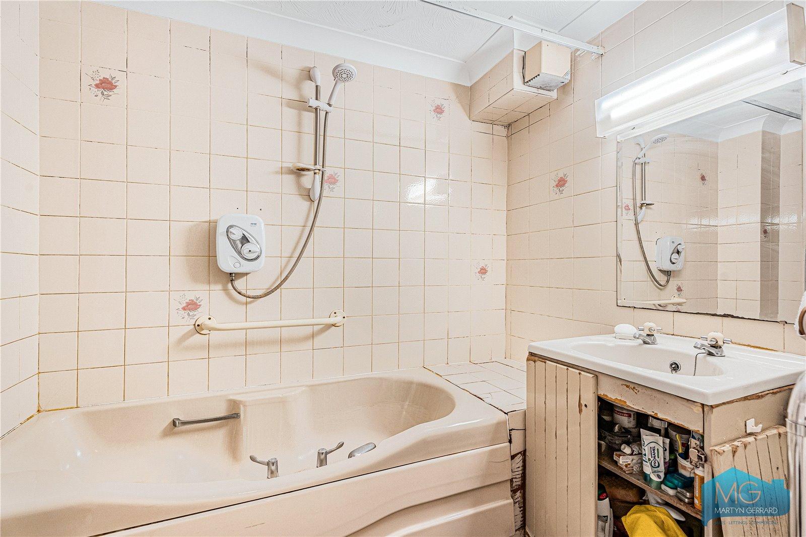 2 bedroom Apartment for sale - Martyn Gerrard