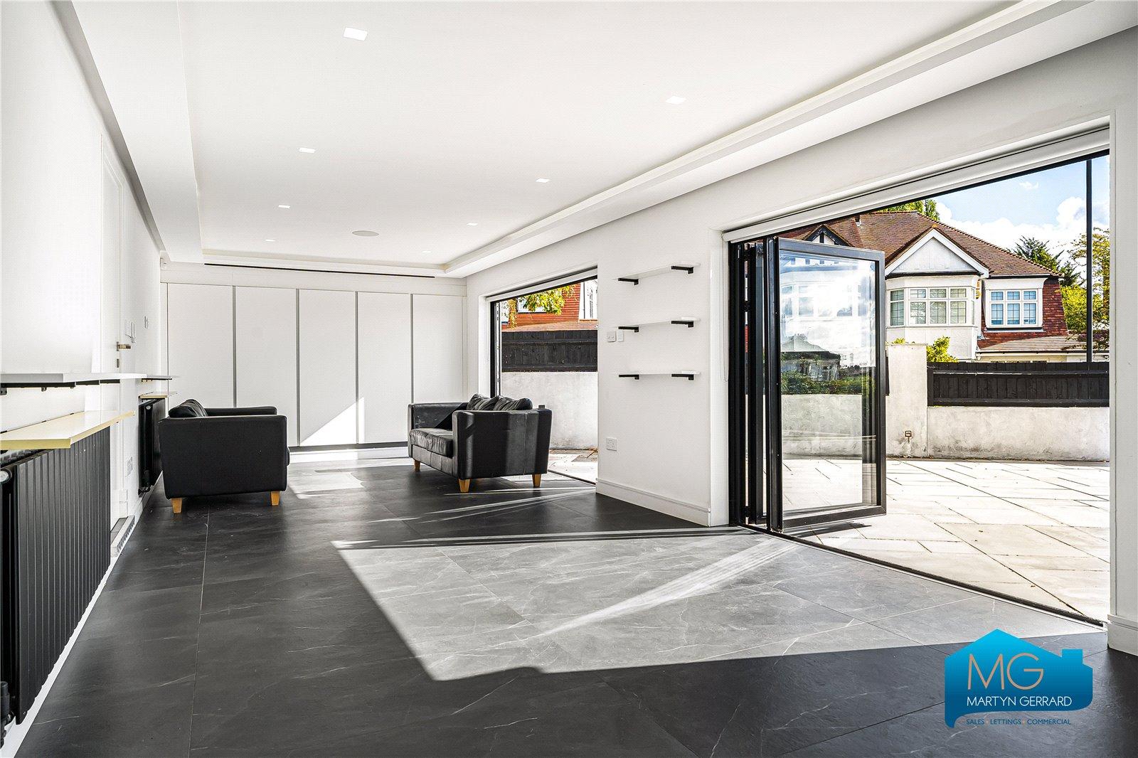 5 bedroom Detached House to rent - Martyn Gerrard