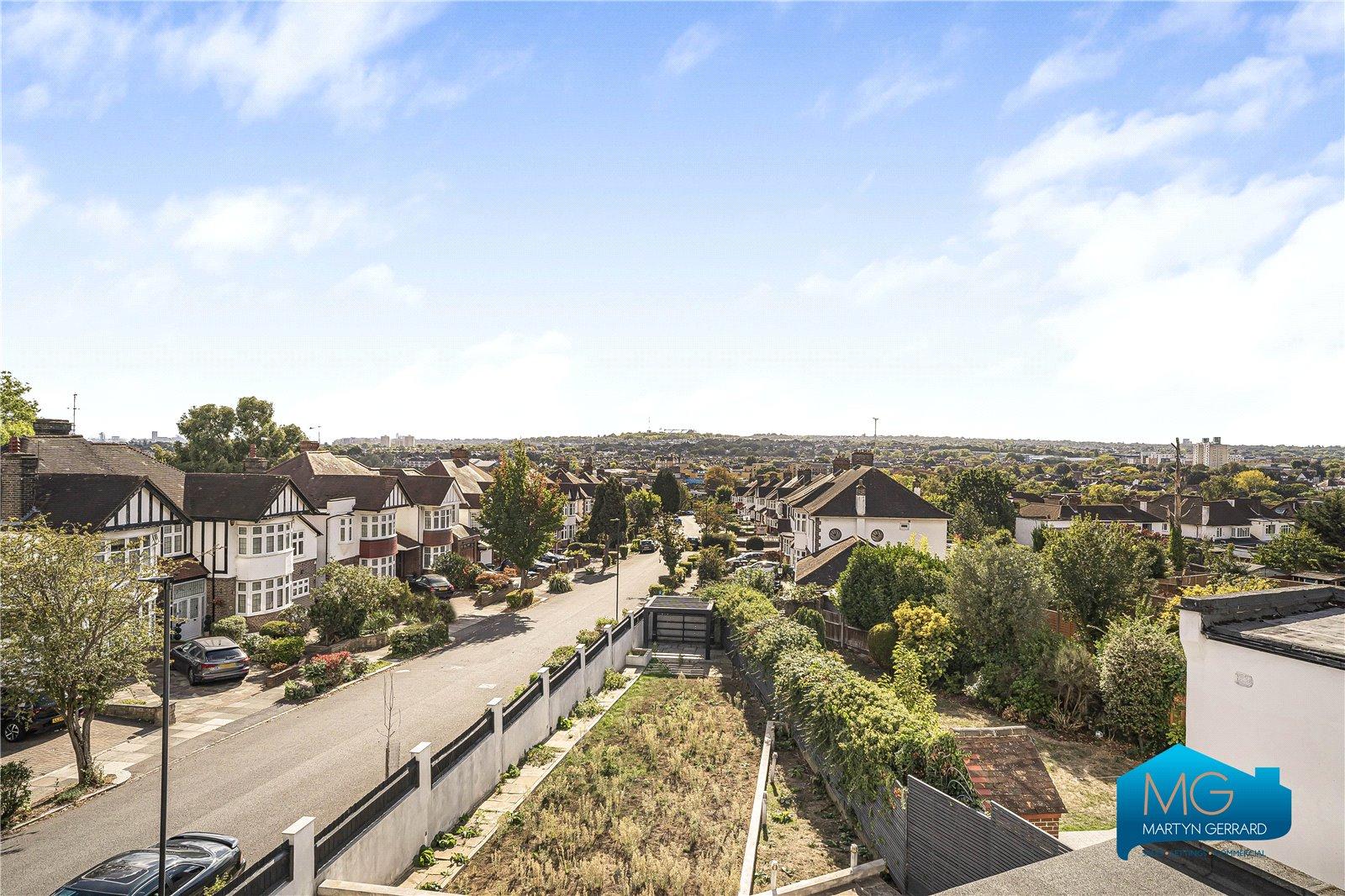 5 bedroom Detached House to rent - Martyn Gerrard