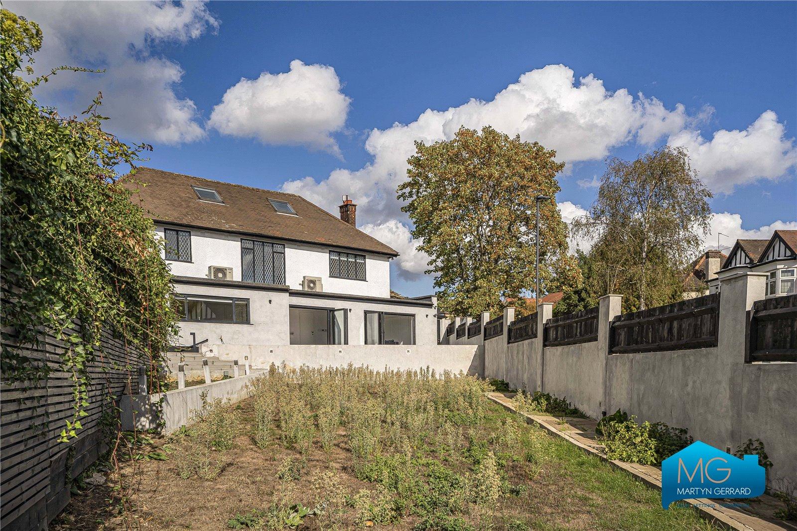 5 bedroom Detached House to rent - Martyn Gerrard