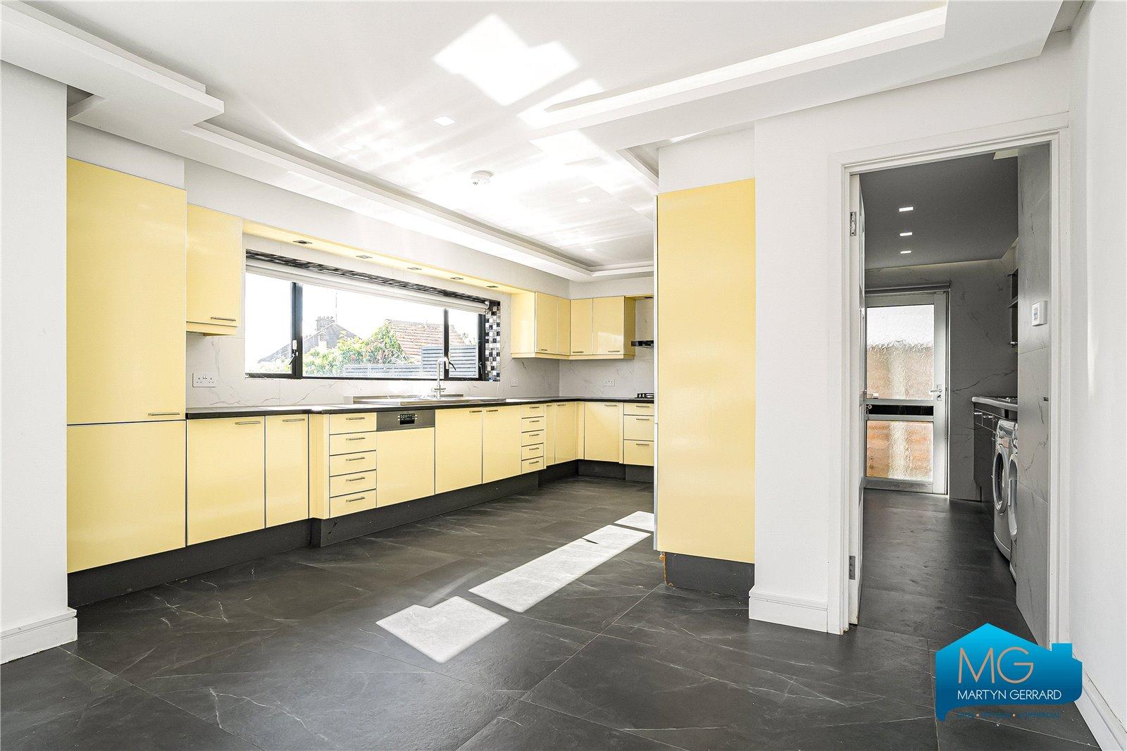 5 bedroom Detached House to rent - Martyn Gerrard