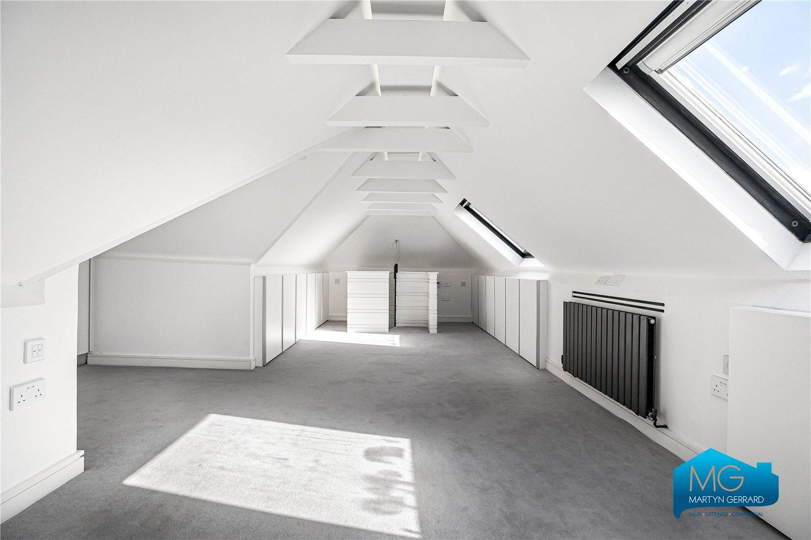 5 bedroom Detached House to rent - Martyn Gerrard