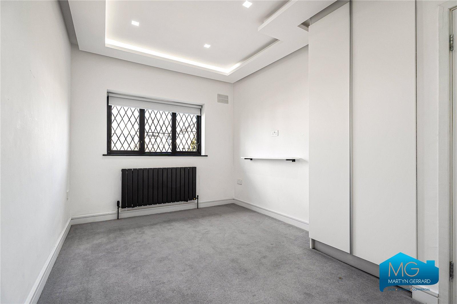5 bedroom Detached House to rent - Martyn Gerrard