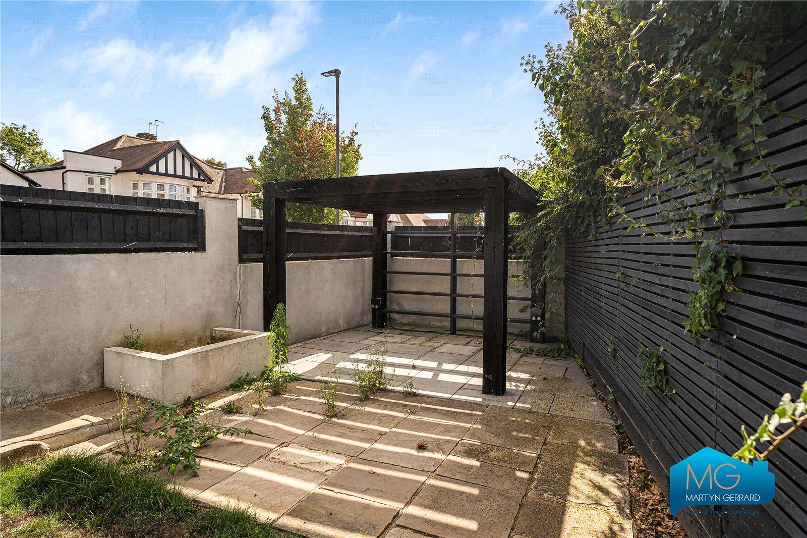 5 bedroom Detached House to rent - Martyn Gerrard