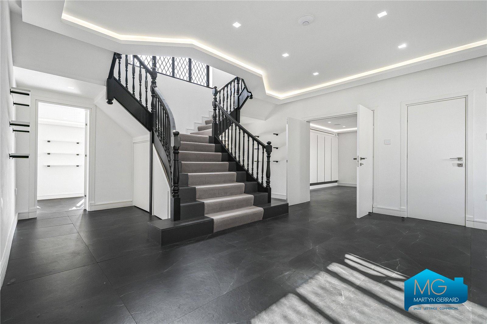 5 bedroom Detached House to rent - Martyn Gerrard