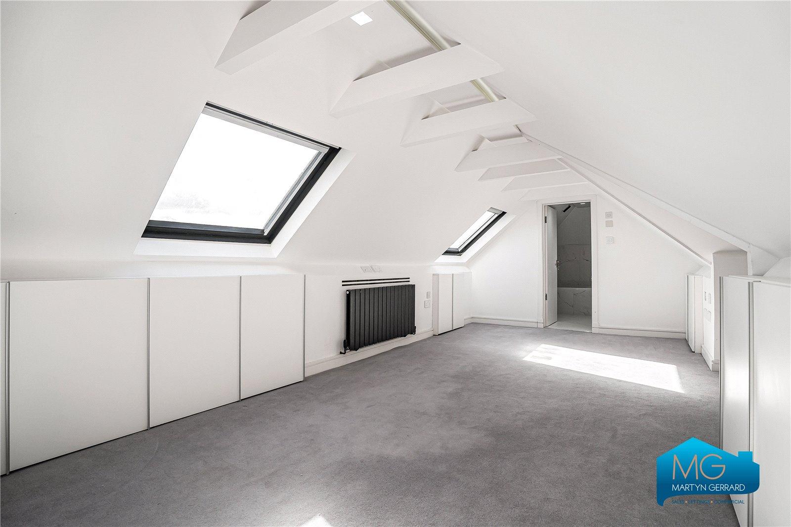 5 bedroom Detached House to rent - Martyn Gerrard