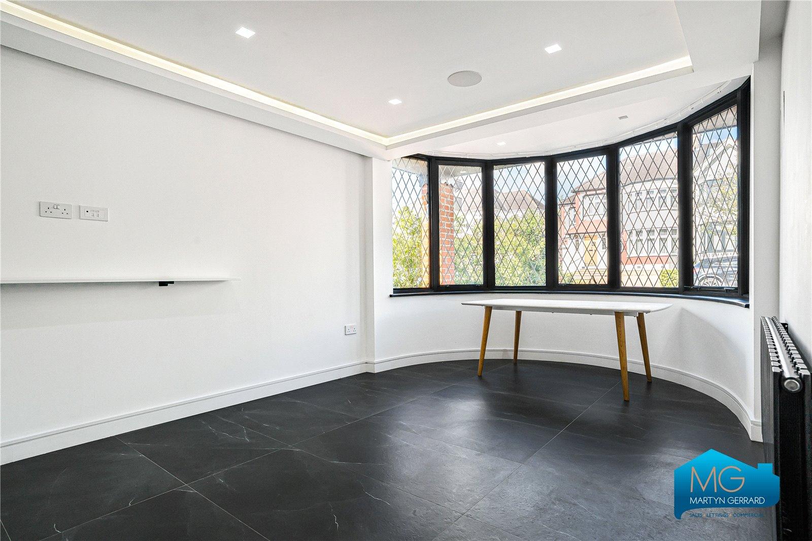 5 bedroom Detached House to rent - Martyn Gerrard
