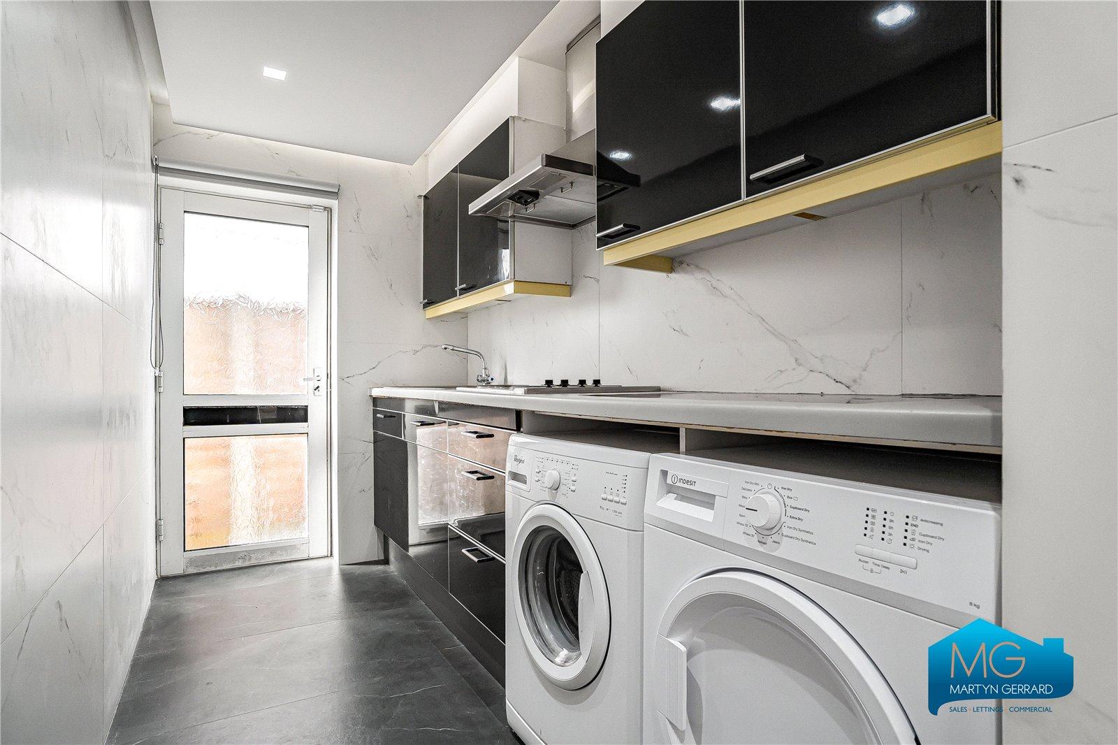 5 bedroom Detached House to rent - Martyn Gerrard