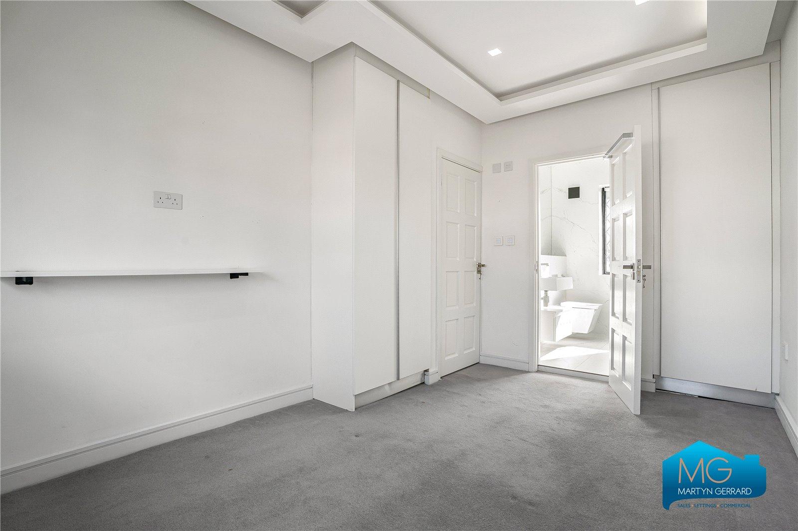 5 bedroom Detached House to rent - Martyn Gerrard
