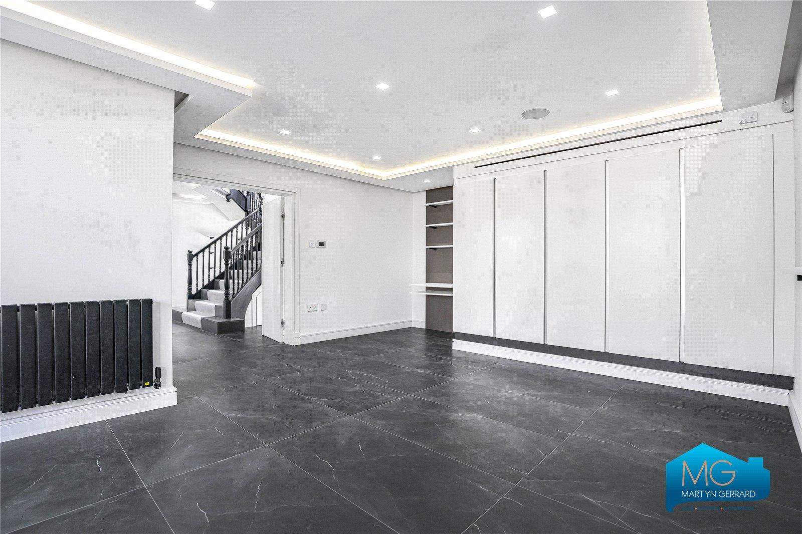 5 bedroom Detached House to rent - Martyn Gerrard