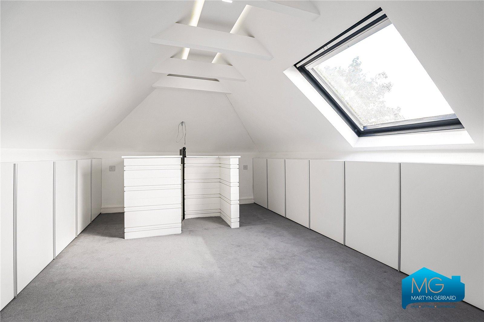 5 bedroom Detached House to rent - Martyn Gerrard