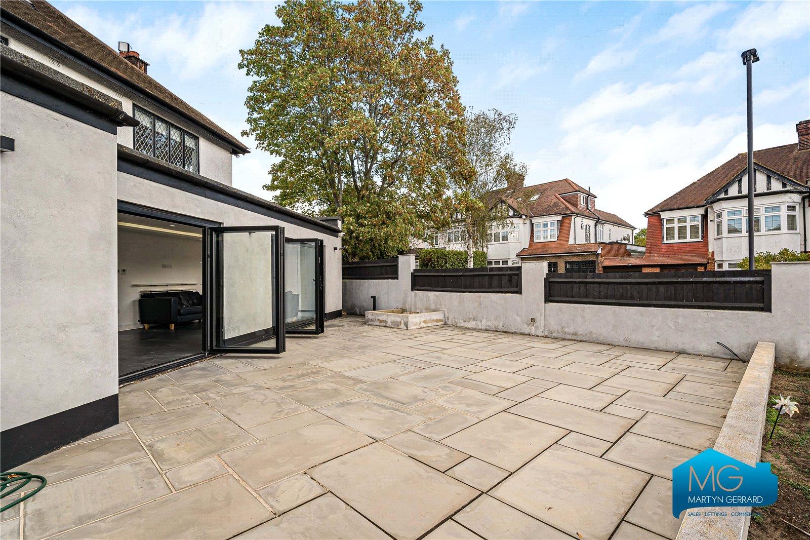 5 bedroom Detached House to rent - Martyn Gerrard