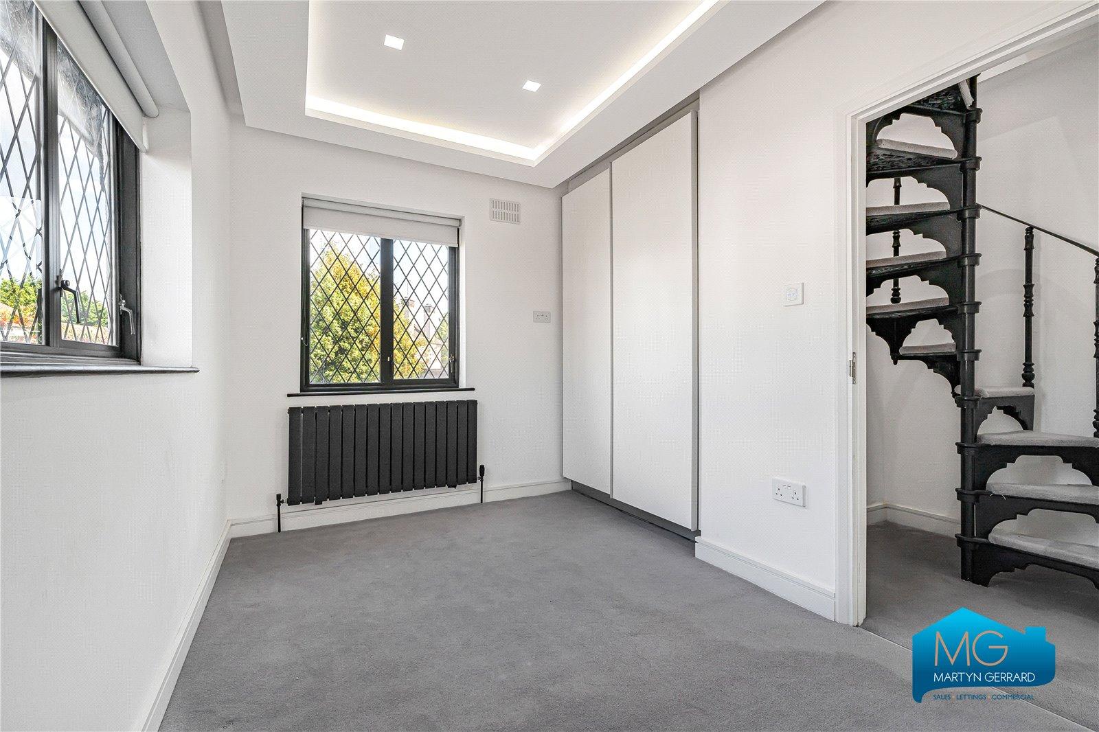 5 bedroom Detached House to rent - Martyn Gerrard