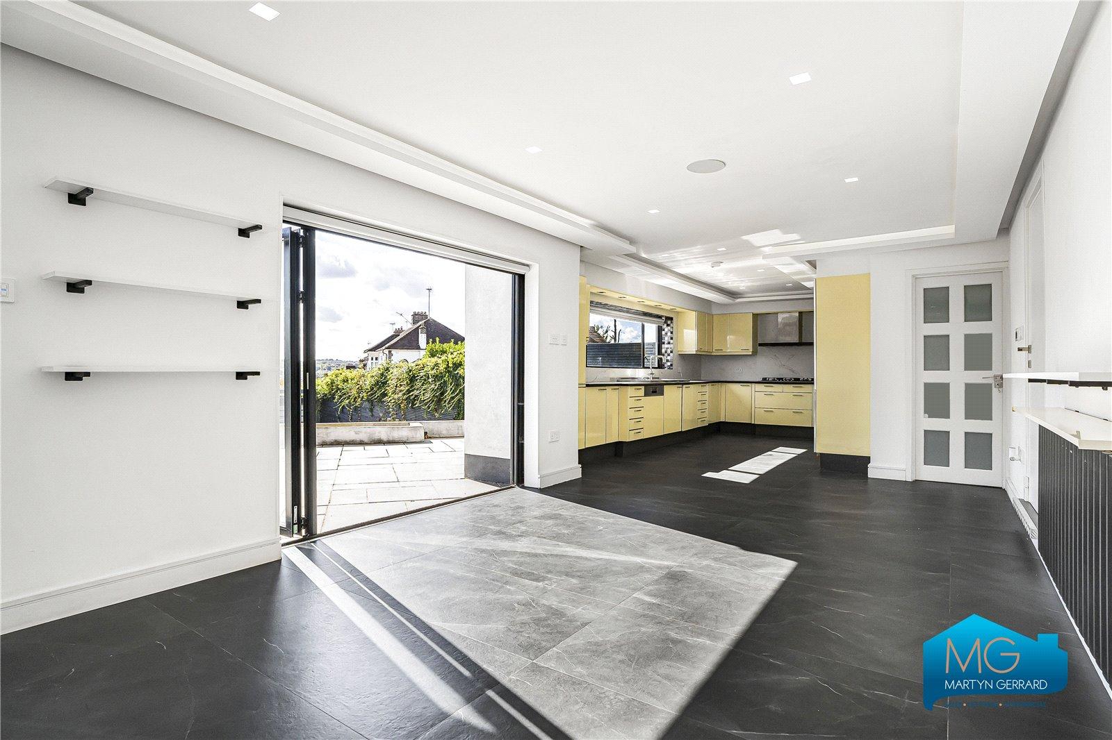 5 bedroom Detached House to rent - Martyn Gerrard