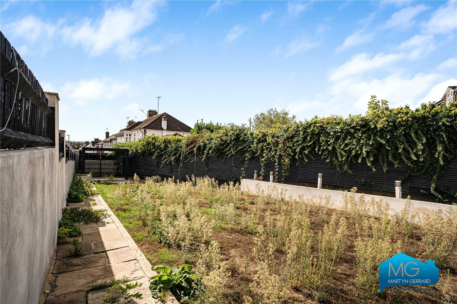 5 bedroom Detached House to rent - Martyn Gerrard
