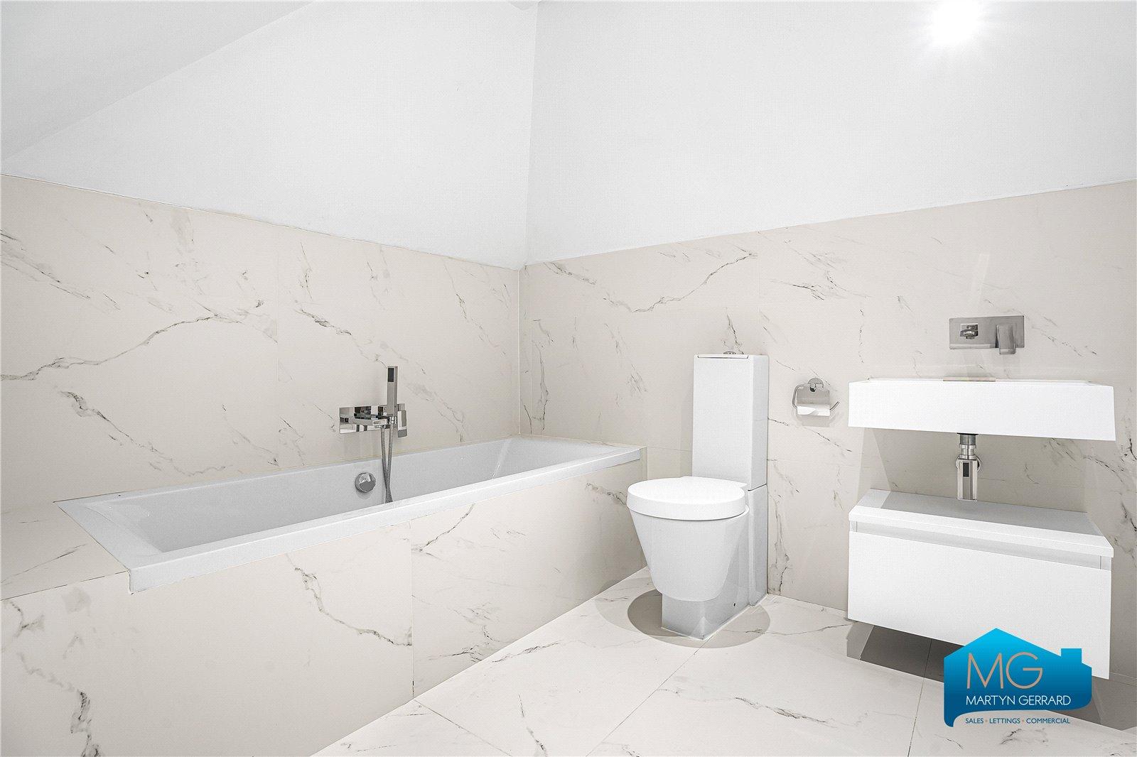 5 bedroom Detached House to rent - Martyn Gerrard