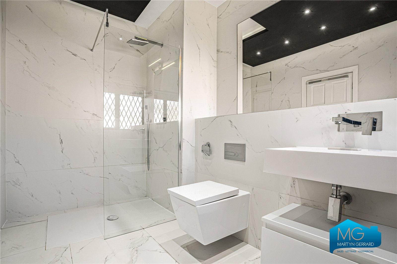5 bedroom Detached House to rent - Martyn Gerrard