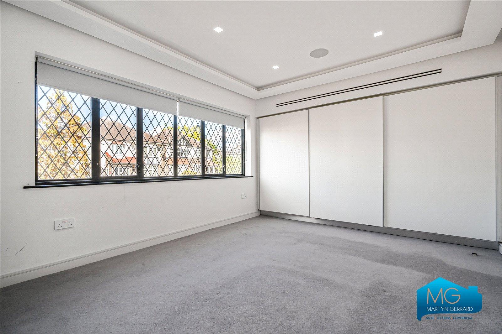 5 bedroom Detached House to rent - Martyn Gerrard