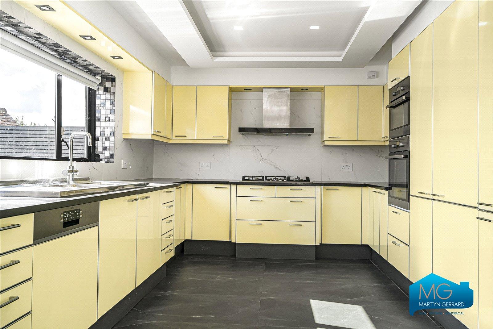5 bedroom Detached House to rent - Martyn Gerrard