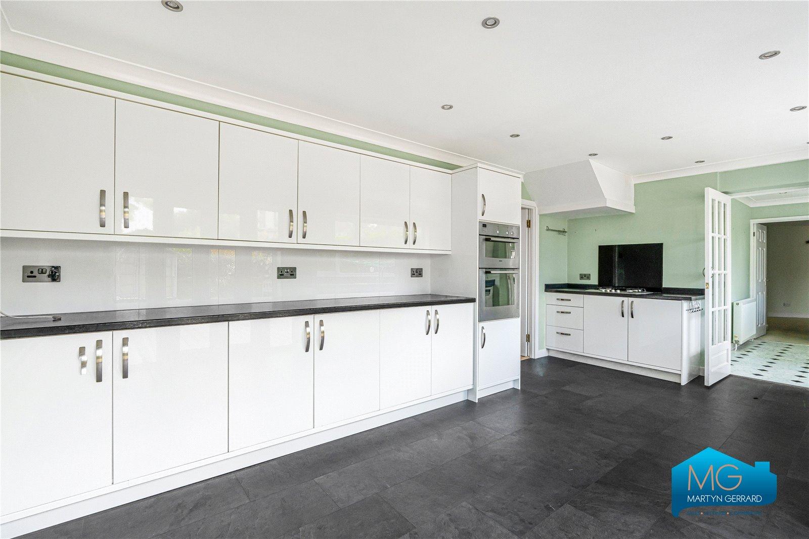 5 bedroom Semi-Detached House to rent - Martyn Gerrard
