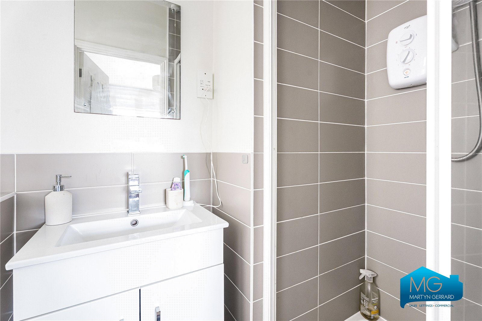 2 bedroom Apartment to rent - Martyn Gerrard