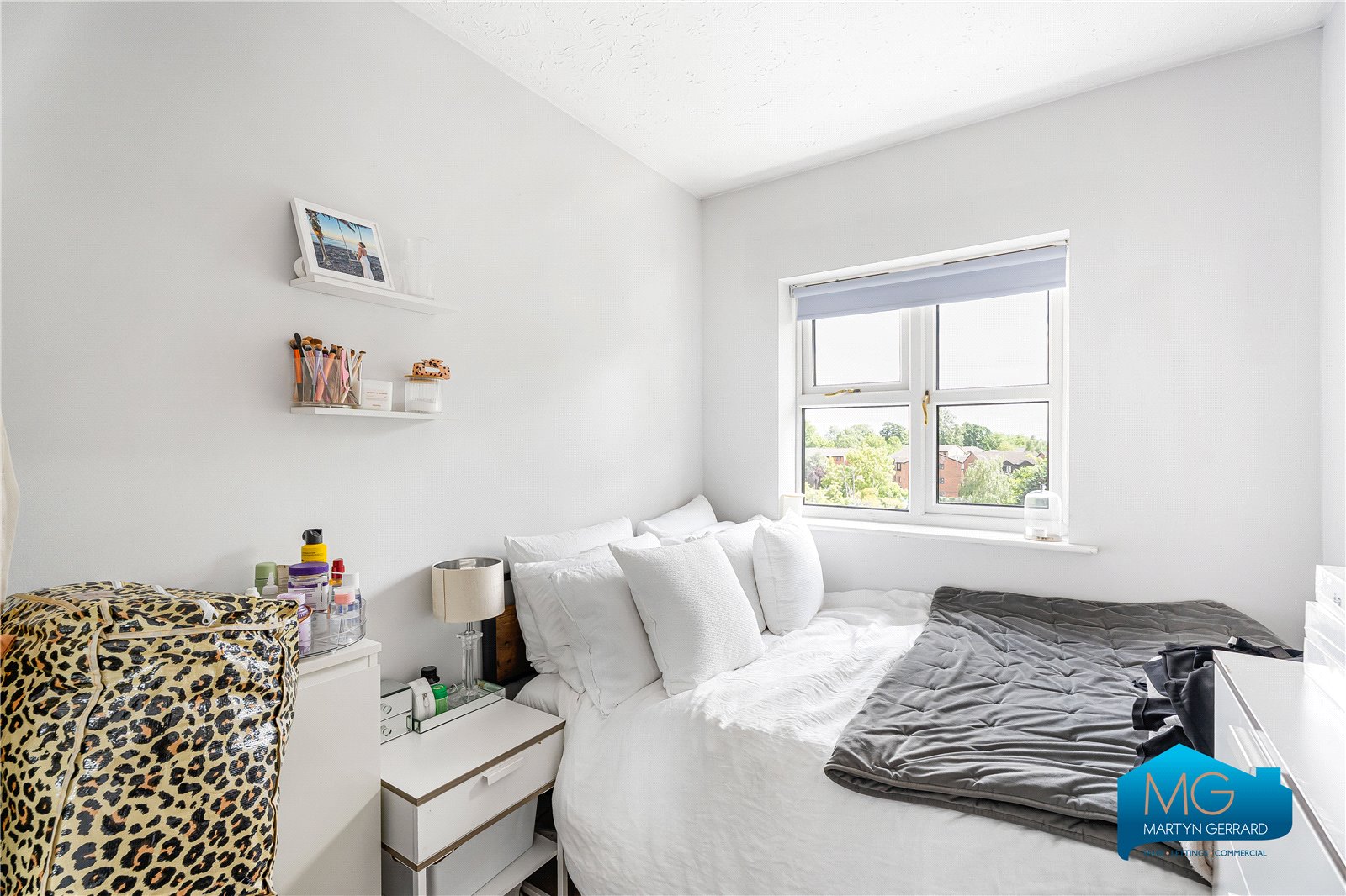 2 bedroom Apartment to rent - Martyn Gerrard