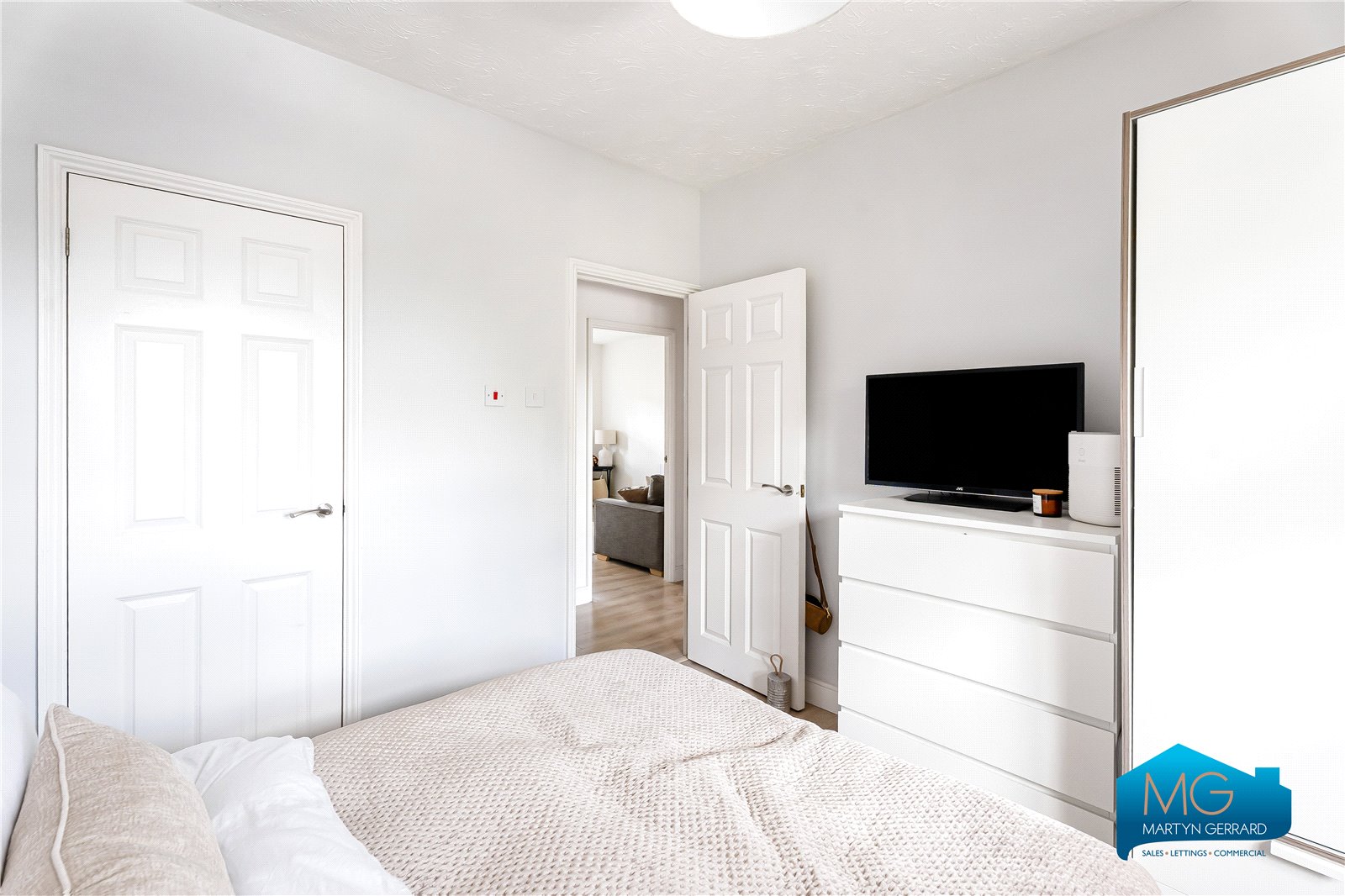 2 bedroom Apartment to rent - Martyn Gerrard