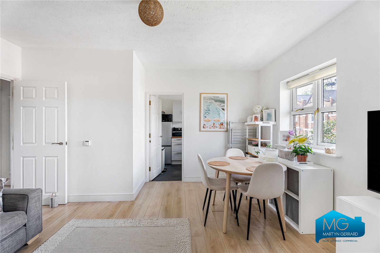 2 bedroom Apartment to rent - Martyn Gerrard