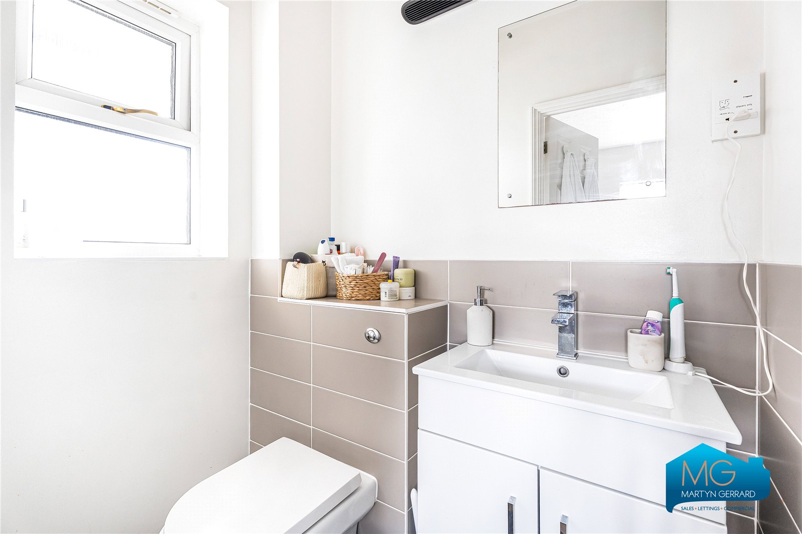 2 bedroom Apartment to rent - Martyn Gerrard