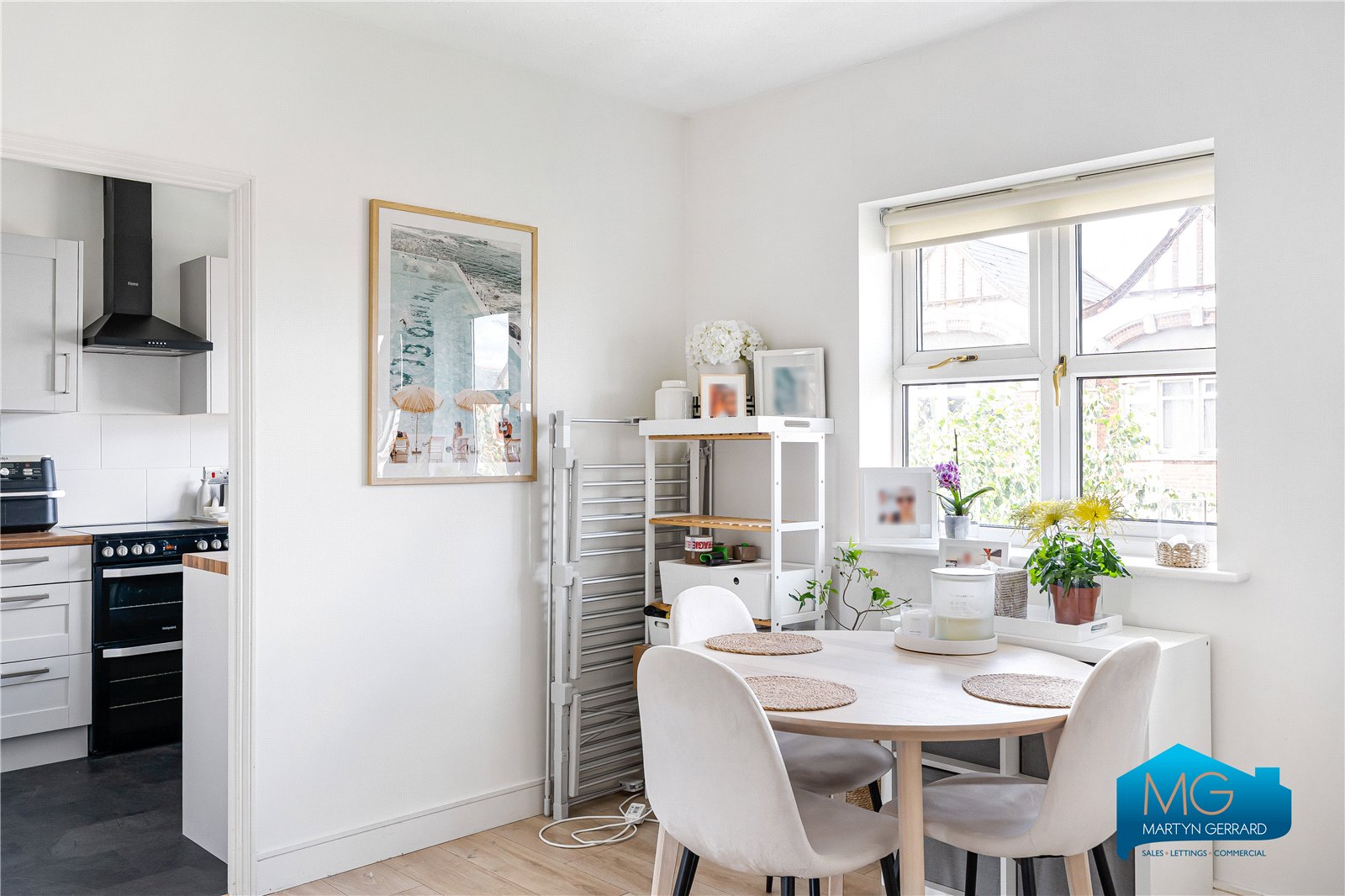 2 bedroom Apartment to rent - Martyn Gerrard
