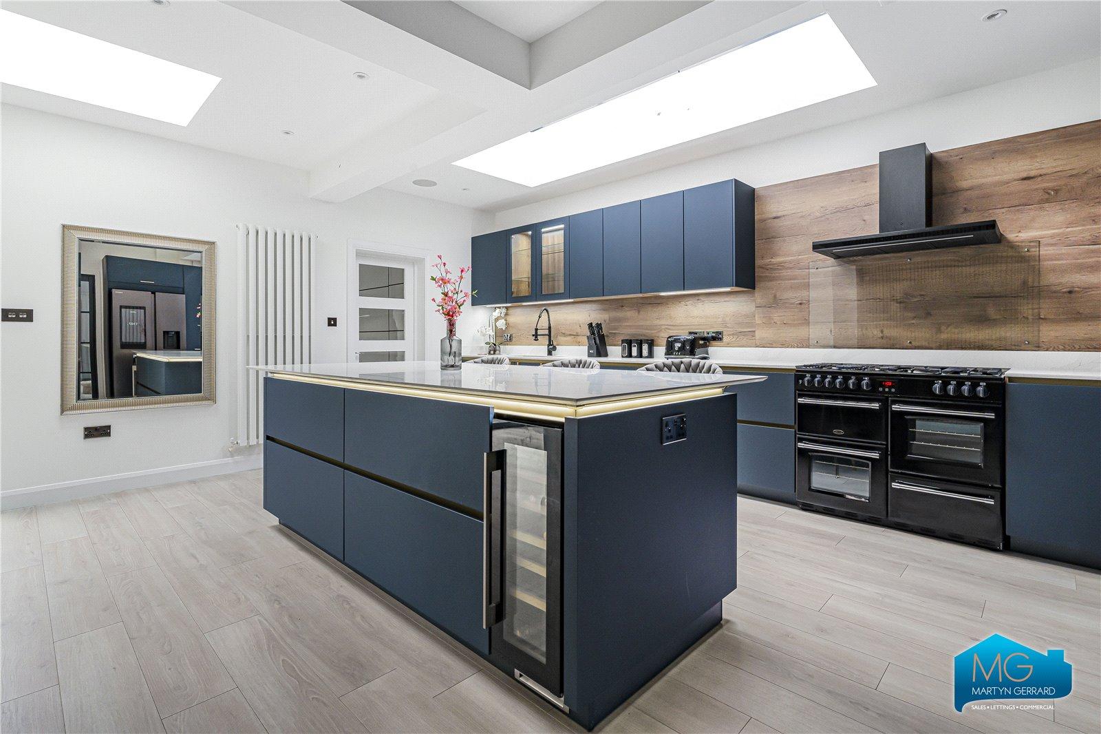 5 bedroom Semi-Detached House to rent - Martyn Gerrard