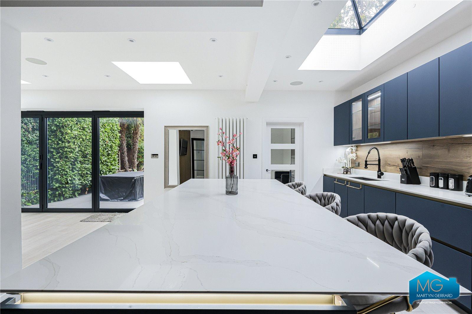 5 bedroom Semi-Detached House to rent - Martyn Gerrard