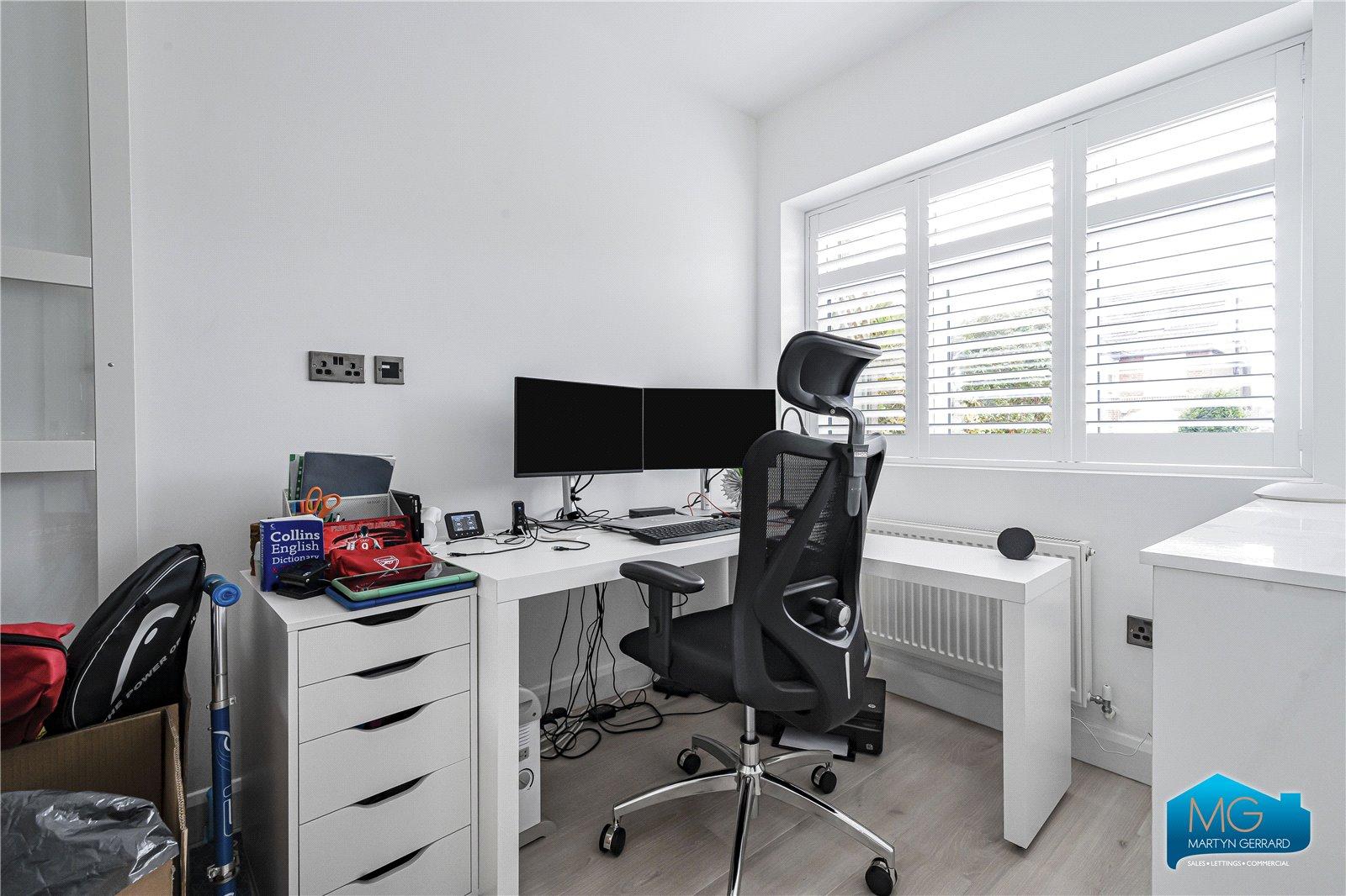 5 bedroom Semi-Detached House to rent - Martyn Gerrard