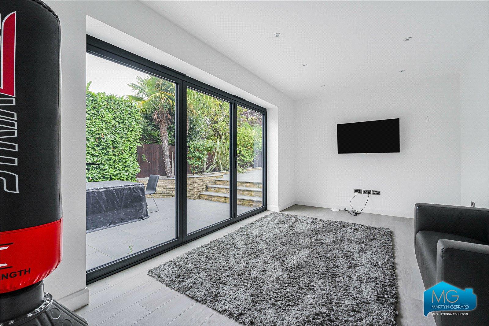 5 bedroom Semi-Detached House to rent - Martyn Gerrard
