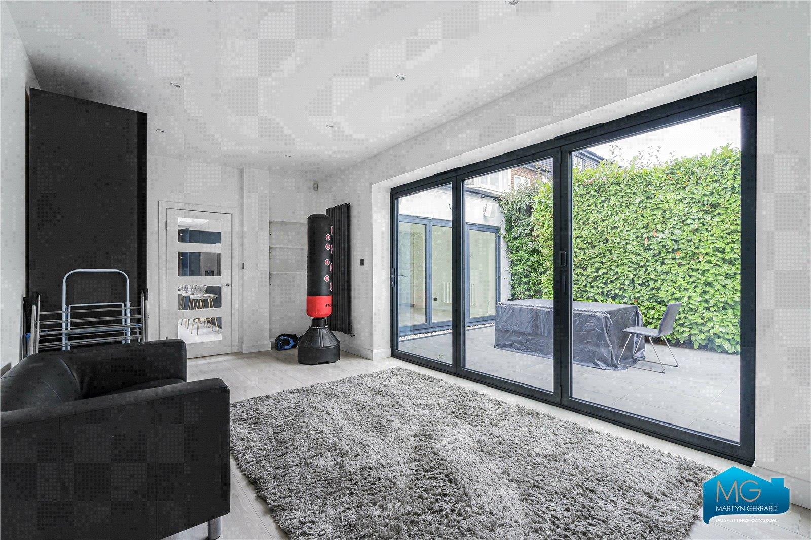 5 bedroom Semi-Detached House to rent - Martyn Gerrard