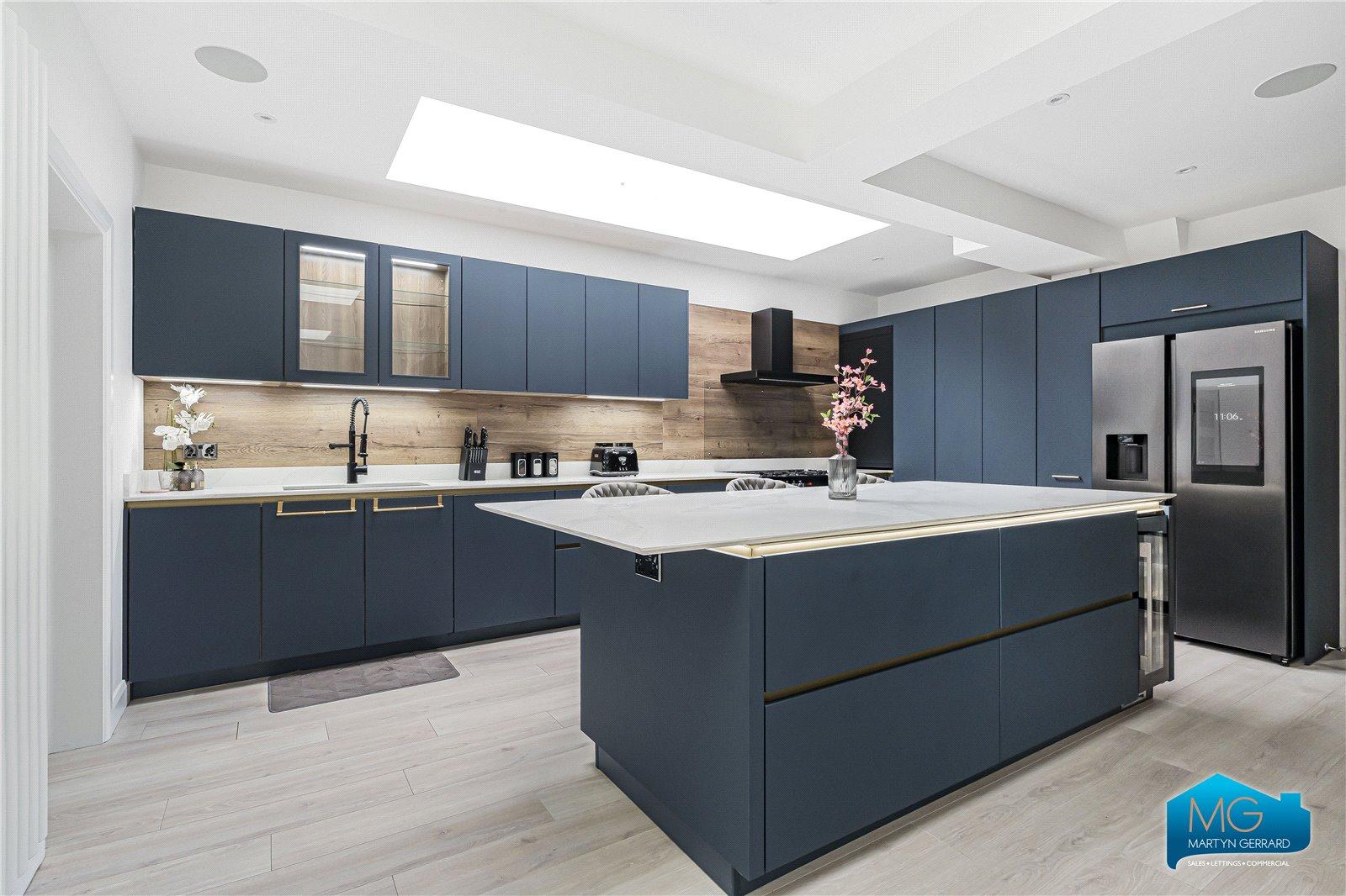 5 bedroom Semi-Detached House to rent - Martyn Gerrard