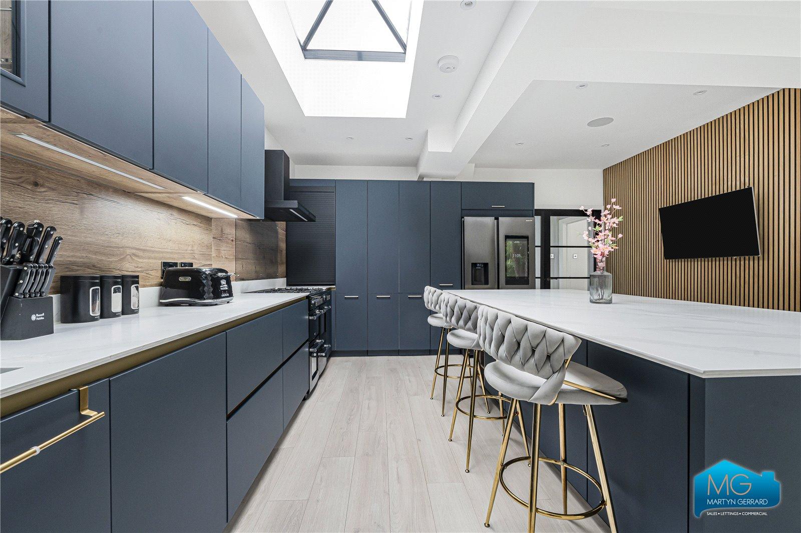 5 bedroom Semi-Detached House to rent - Martyn Gerrard