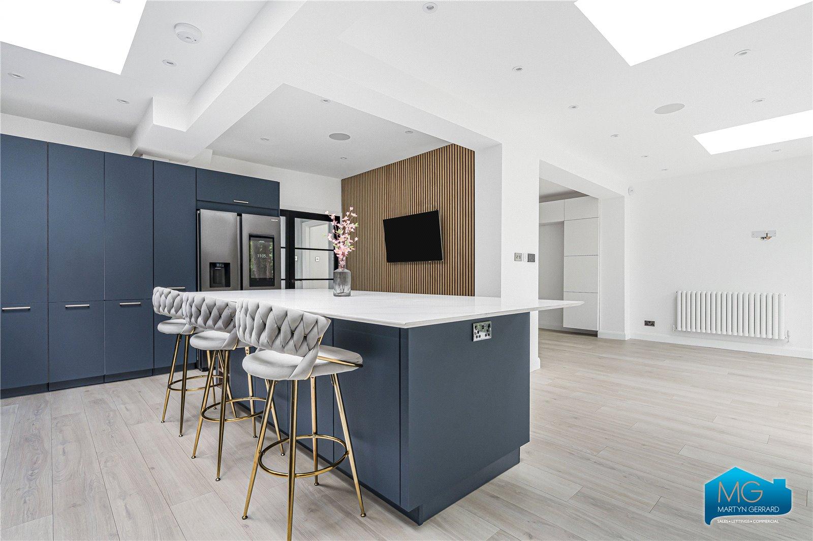 5 bedroom Semi-Detached House to rent - Martyn Gerrard