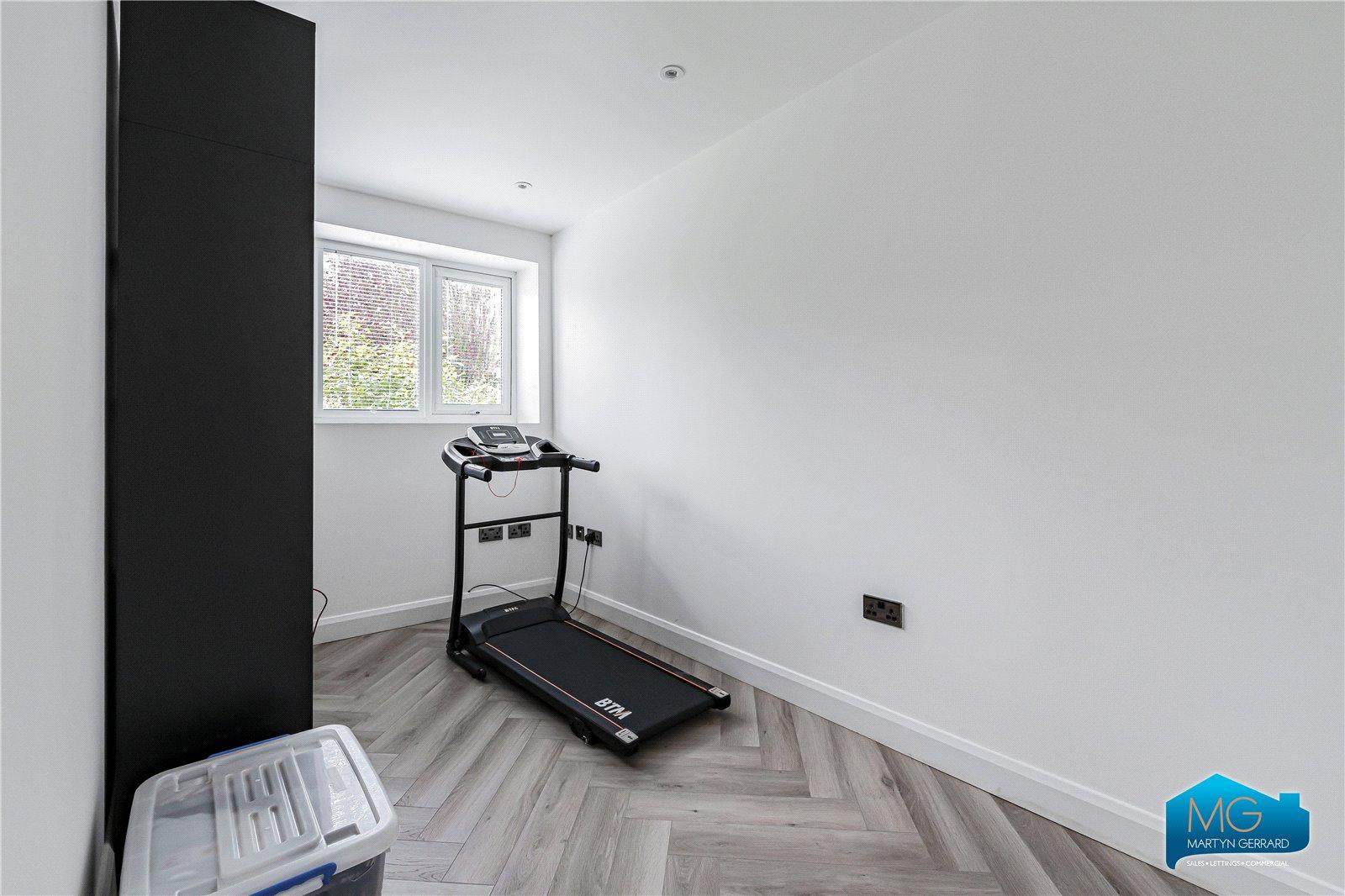 5 bedroom Semi-Detached House to rent - Martyn Gerrard
