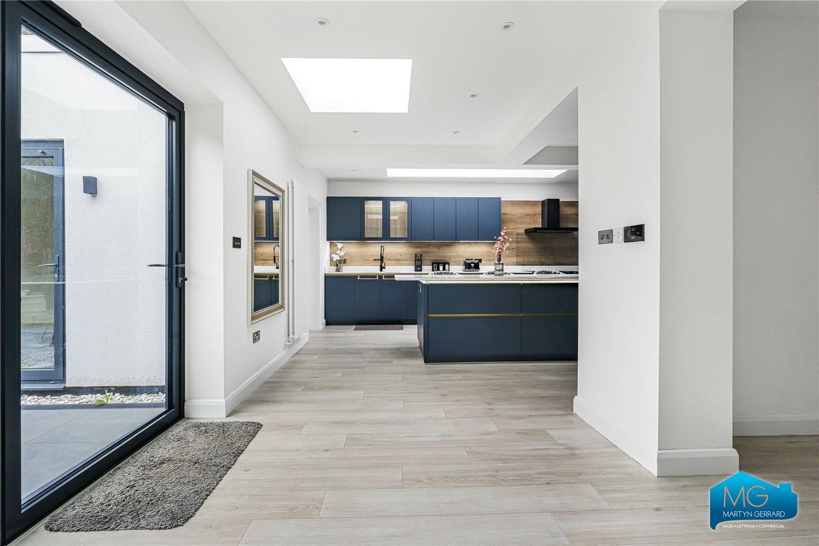 5 bedroom Semi-Detached House to rent - Martyn Gerrard