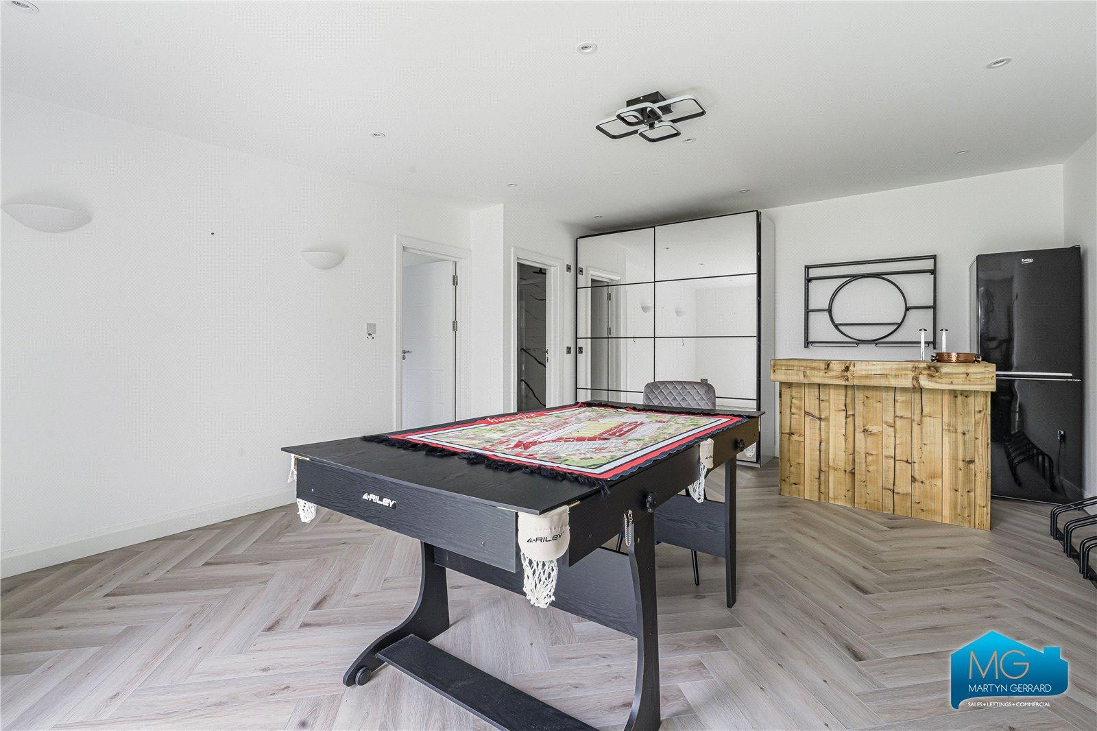 5 bedroom Semi-Detached House to rent - Martyn Gerrard