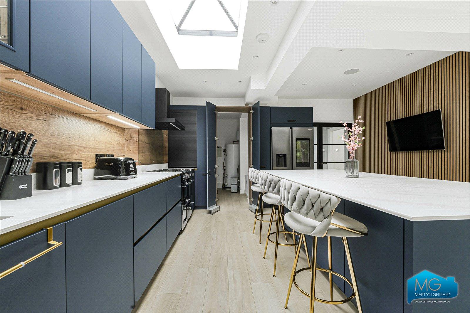 5 bedroom Semi-Detached House to rent - Martyn Gerrard