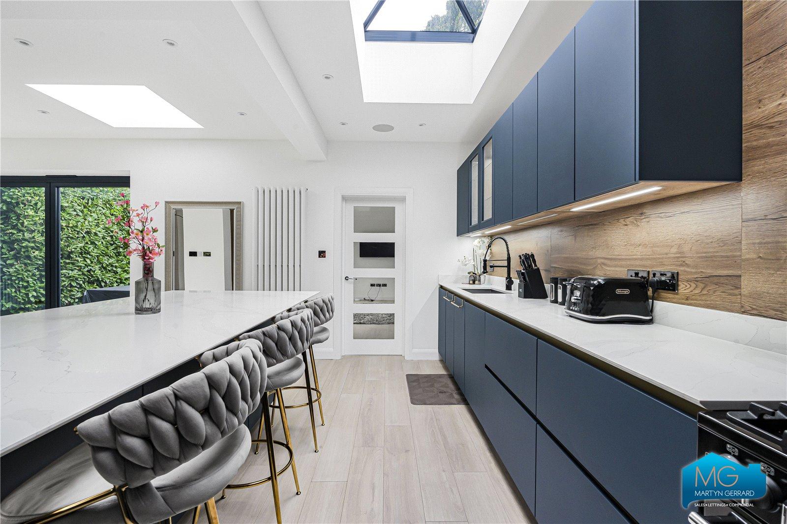 5 bedroom Semi-Detached House to rent - Martyn Gerrard
