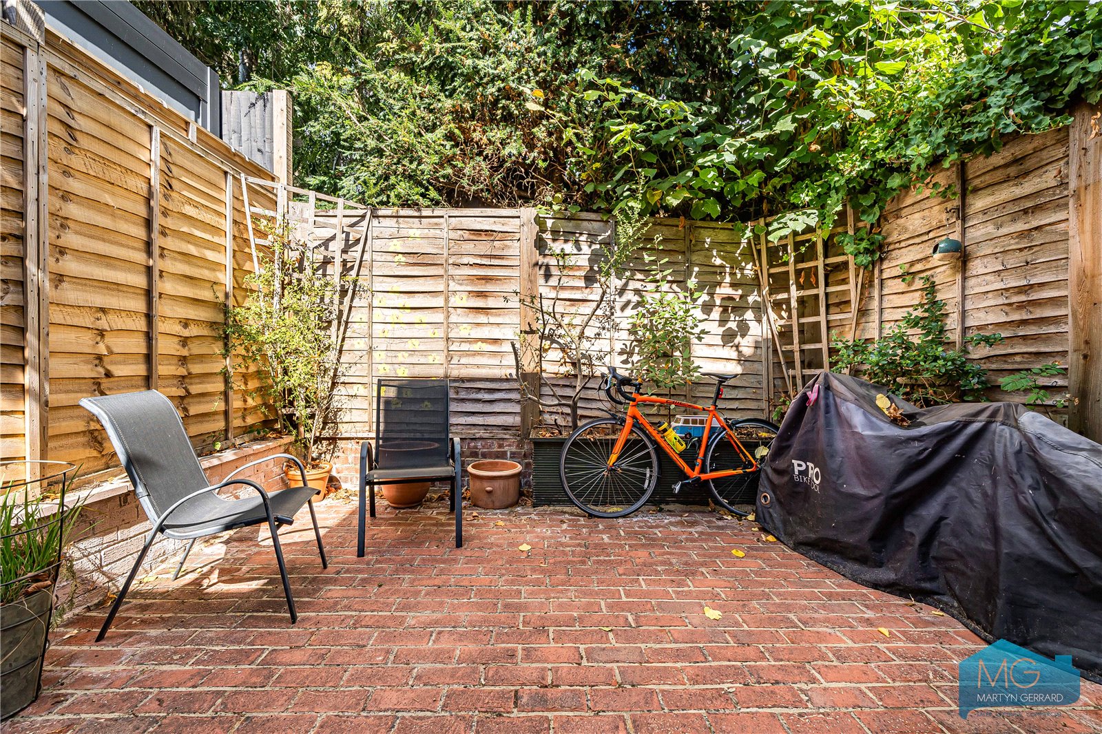 2 bedroom End of Terrace House for sale - Martyn Gerrard