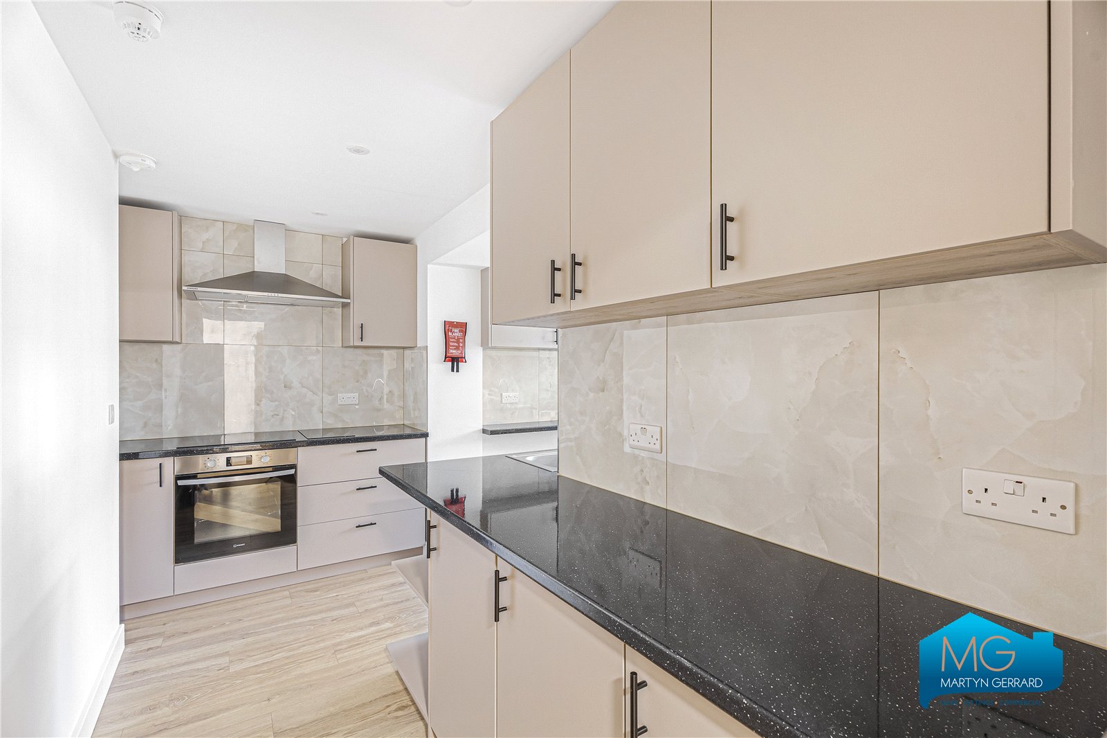 6 bedroom Semi-Detached House to rent - Martyn Gerrard